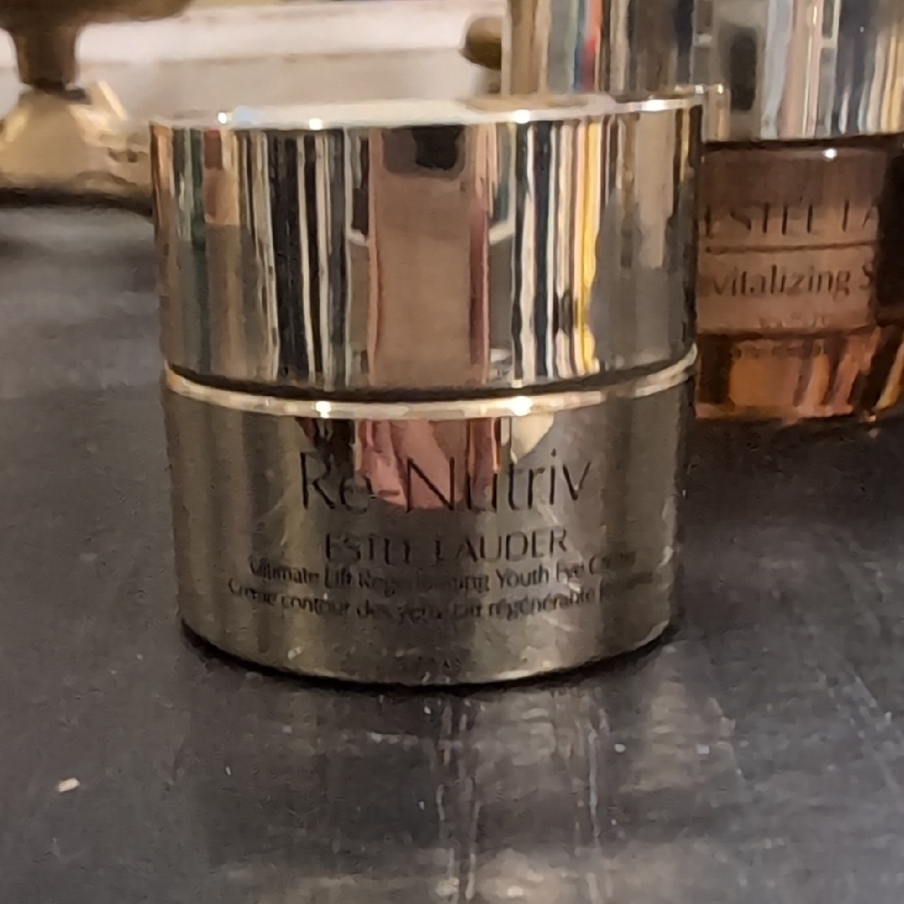 Estee Lauder Re-nutriv, Revitalizing Supreme, Advanced Night Repair - Picture 2 of 10